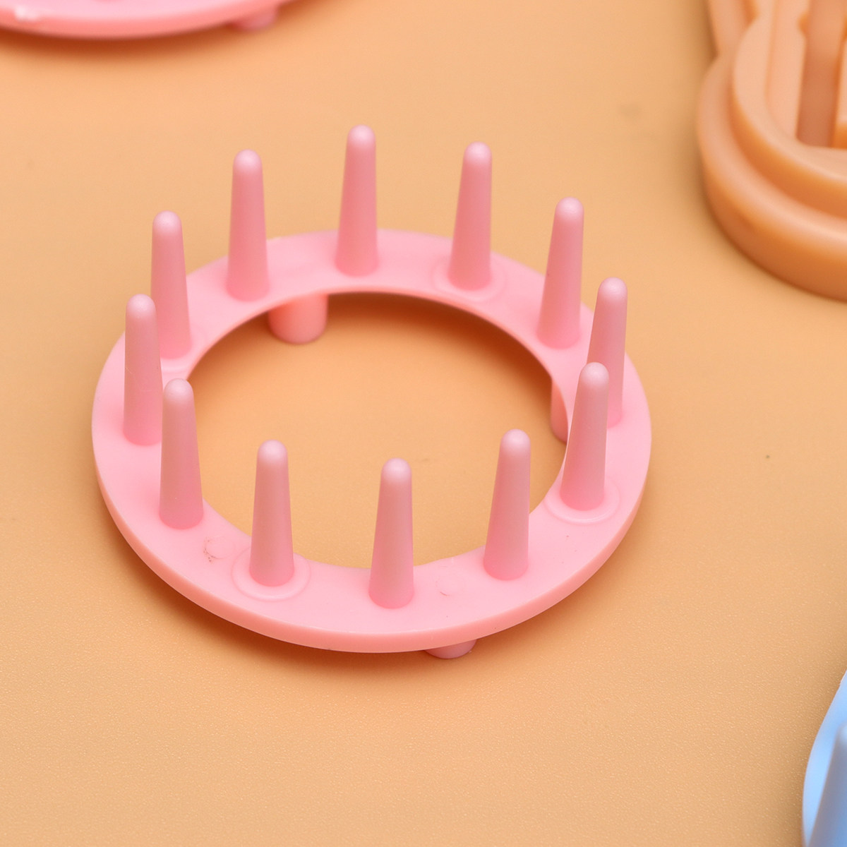 Pom Pom Maker Tool - مجموعة واحدة لصنع كرات البوم بوم،